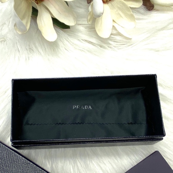 🕶😎 PRADA Sunglasses 😎🕶 - Picture 15 of 15